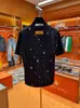 Produto Novo Verão 2025 Estampa de Letras Patchwork Gola Redonda Moda de Alto Padrão Versátil Top de Manga Curta para Homens e Mulheres