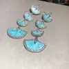 Resplandor de Hoja Dorada~Aretes de Zirconia Chapados en Oro Real de 18K con Forma de Abanico Aretes de Metal Estilo Europeo y Americano con Sentido de Diseño
