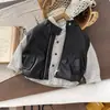Conjunto de outfit de otoño para niño 2026 nuevo elegante chaqueta de cuero chaleco camisa de primavera y otoño conjunto de tres piezas ropa para niños