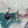 Pendientes de nota de guitarra con aguja de plata S925, asimétricos y bonitos pendientes de violín, diseño con sentido del nicho, pendientes superllamativos para mujer.
