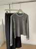 Camiseta de Lã com Blocos de Cor, Gola Redonda e Manga Longa para Mulheres, Novo Modelo de Inverno com Botões, Cachemir Sintético, Camada de Base Espessa