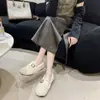 Zapatos pequeños de peluche blancos para mujer, nuevos mocasines slip-on 2026, zapatos de algodón de felpa corta supersuaves para mujeres embarazadas, populares en línea