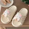 Sandálias de dedo de verão fofas e estilosas para mulheres, versáteis, casuais, confortáveis, duráveis, chinelos de EVA para interior, finos
