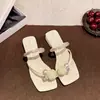 Pantuflas de Tacón Grueso Estilo Francés para Mujer, Nuevo Modelo Verano 2026, Diseño Floral con Pedrería Estilo Hada, Adecuadas para Combinar con Vestidos, Sandalias de Tira de Cristal