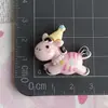 Caricatura Caballo Lindo Año del Caballo Caballo de Madera Pony Hecho a Mano DIY Joyería Pegamento de Crema Accesorios de Resina Hebilla de Zapato con Agujero Kit de Materiales
