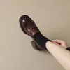 Zapatos de cuero para mujer Chuyuji ultra suaves con punta redonda y tacón alto 2026 otoño retro francés adelgazantes con tacón grueso que aumentan la altura mocasines