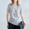 Elegante Top de Verano para Mujer con Rayas de Lino y Algodón de Manga Corta, Diseño con Sentido, Dobladillo Asimétrico, Ajuste Ceñido, Camiseta de Punto de Algodón y Lino