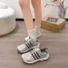 Zapatos casuales versátiles de suela plana para mujer, nuevo modelo de otoño 2026, populares zapatillas cómodas de suela blanda que no cansan los pies