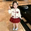 Novo Conjunto de Suéter para Meninas Conjunto de Tricô para Bebê Cardigã com Laço de Cereja Saia Plissada Xadrez Conjunto de Duas Peças