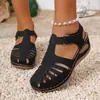 Sandalias estilo romano, un artículo popular de verano para mujer, nuevo diseño transfronterizo, disponible en tallas grandes, con diseño de punta cerrada y estilo de cuña con correa única calada 2026