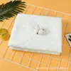 Las almohadillas para pañales son impermeables y a prueba de orina para personas mayores. Son transpirables, absorbentes, suaves y resistentes a las manchas.. Almohadillas para pañales antideslizantes al por mayor para fabricantes