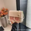 2026 Nova Bolsa Quadrada Pequena Bolsa Popular Feminina Design de Nicho Bolsa de Corrente Versátil Fashionável Bolsa de Ombro Único Transversal Tendência