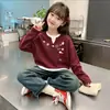 Camiseta Falsa de Duas Peças Manga Longa para Meninas Primavera e Outono Nova Estilosa Média e Grande Infantil Solta Versátil Malha Waffle Gola Redonda Camada Base