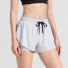 Shorts esportivos femininos de secagem rápida, calça de yoga com cordão anti-exposição, calça de ginástica respirável de três quartos com visual de duas peças, estilo fino de verão