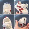 Nuevos zapatos de niña para verano 2026 nuevo modelo verano transpirables gato KT zapatillas deportivas para niños malla zapatillas de correr