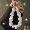 Lanyard de Felpa para Teléfono Móvil de Otoño e Invierno, Cadena Colgante de Bolso de Muñeca Corta con Perlas y Bolas de Pelo de Moda