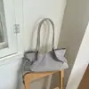 Bolsa Tote de Viagem Leve Nova Primavera/Verão 2026 Design de Nicho Personalizado Bolsa de Ombro de Grande Capacidade para Mulheres Bolsa de Mão