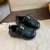 Zapatillas de entrenamiento alemanas retro con pedrería para mujer, moda versátil casual de otoño 2026, con velcro, planas cómodas, estilo Forrest Gump