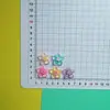 Estambres de Flor Transparente de Colores Simulados Flor de Cinco Pétalos Agujero de Resina para Manualidades Zapato Pasador Diadema Funda de Teléfono Móvil Accesorios Decorativos Lote