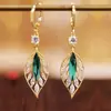Brilhantes Zircônia Folha Verde Brincos Versátil Argola de Orelha Luxo Leve Alta Moda Elegantes Brincos 2023 Nova Moda