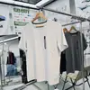 Série alternativa acessível: não grudenta, perfurada a laser, respirável, absorvente de suor, camiseta masculina funcional para atividades ao ar livre, elástica, de manga curta, secagem rápida