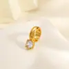 Pendientes de Acero Inoxidable Transfronterizos con un Diseño Único y de Moda, Incrustación de Diamantes en Forma de C, Chapados en Oro de 18 Quilates, Pendientes que Conservan el Color