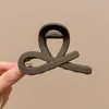 Pinza para el cabello de tamaño mediano de lunares blancos y negros estilo francés, diseñada para la parte trasera de la cabeza, un accesorio para el cabello nuevo y elegante con un aspecto sofisticado y con estilo
