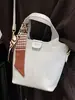 Bolsas Femininas de Nicho com Alto Aparato Moda Tendência Primavera 2026 Cesta Balde Bolsa de Ombro Transversal Texturizada