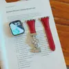 Correa de Reloj de Cuatro Hojas Hueca Incrustada con Circonita Adecuada para Apple Watch 11/S12 Correa de Cuero Genuino