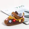 Tênis de Bebê Novo Estilo Doce e Fashion com Florzinhas Sapatos de Bebê Solado de Borracha Macia Antiderrapante Sapatos para Caminhada Indoor 0-1 Ano