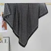Nuevo Chal Multifuncional Blanco Simple Color Puro Normcore Rombo Toalla Seda Simulada Sarga Sensación Fresca Bufanda Cuadrada de 90 cm Bufanda de Seda