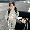 Conjunto Informal de Dos Piezas para Bebé Niña de Primavera y Otoño: Sudadera con Cuello Redondo y Mangas Largas con Conejo de Dibujos Animados y Estrellas Pequeñas 3D, con Pantalón Jogger