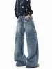 Jeans curvos de pierna ancha con estampado de estrellas deconstruido estilo americano, un nuevo diseño de moda para hombre, con corte holgado y un look fresco y elegante.