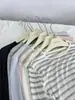 Camiseta Básica de Seda y Modal para Mujer Primavera/Verano/Otoño, Ropa Exterior Ligera de Manga Larga, Camiseta Cubre-Todo Ligeramente Transparente con Protección Solar para Mujer