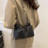 2024 Nova Moda bolsa de ombro casual estilo ocidental crossbody este ano popular bolsa de balde de corrente simples para mulheres