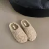 Chinelos peludos de outono e inverno, novo estilo, forrados com fleece, estilosos, sapatos de algodão 2026, chinelos de algodão, para usar ao ar livre, sapatos femininos, calce fácil, chinelos de interior