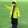 Jaqueta 3 em 1 para meninos, estilo primavera e outono, corta-vento esportivo ao ar livre para crianças, blusa corta-vento de fleece legal e estilosa