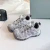 Tênis Esportivo Infantil com Botão Giratório 2026 Outono Novo Estilo Unissex para Crianças Sapatos de Pai para Crianças de Meia-Idade e Grandes Sapatos Casuais Respiráveis para Crianças