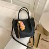 Bolsa Retrô Transfronteiriça para Mulheres 2025 Nova Bolsa de Ombro Casual de Grande Capacidade Rombo Versátil Bolsinha de Axila para o Dia a Dia