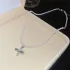 Colar de Pérolas Multicamadas Cruzado Estilo Europeu Retrô Luxo Leve Elegante de Alta Qualidade Corrente para Clavícula Moda Colar Versátil para Mulheres