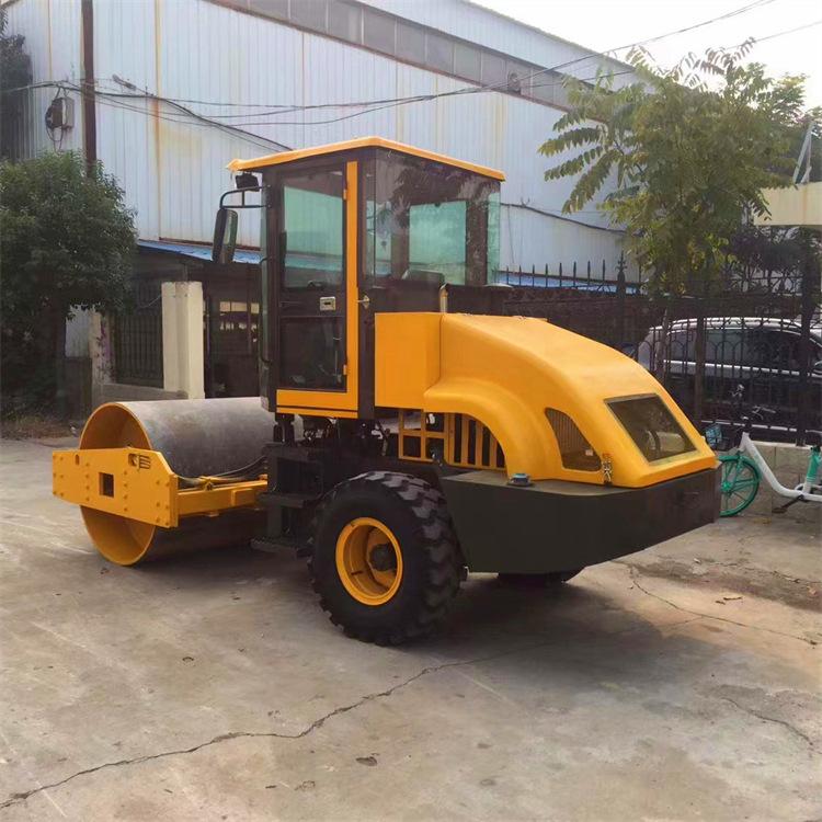 6T 单钢轮压路机 (4)