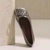 Novos sapatos baixos femininos casuais de couro estilo francês para o outono de 2026, com laço, boca rasa, sola macia, confortáveis