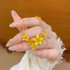 Joyería Color Arena Dorada Nuevo Estilo Chino Collar Flor de Tres Vidas para Mujer, Cadena Integrada de Oro de Imitación, Elegante Cadena para Clavícula Versátil de Moda con Diseño de Flor