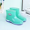 Botas de lluvia gruesas para mujer adulta hasta la mitad de la pantorrilla, botas de agua de moda de verano con felpa para mujer hasta la pantorrilla corta, botas de lluvia antideslizantes para mujer, zapatos impermeables para mujer