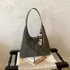 Bolsa de mano casual de gran capacidad estilo coreano, un bolso de hombro de lunares moderno y minimalista para mujer, un bolso de mano ligero y elegante para ir al trabajo