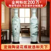 Jarrón de piso de cerámica de Jingdezhen, con un diseño de paisaje de pino y grulla, adecuado para decorar salas de estar, hoteles y como pieza decorativa para inauguraciones de casas o ceremonias de apertura.