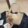 Bolso de Cubo de Cuero con Cera de Aceite de Alta Gama, Estilo Simple de Nicho, para Llevar en la Mano, Nuevo 2025, Moda Tendencia, Versátil para el Trabajo, Bolso Cruzado