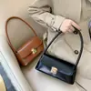 Bolsas Femininas Transfronteiriças Novo Estilo Coreano Versátil Nicho Bolsa de Ombro Axilar Bolsa de Mão de Couro Macio de Alta Qualidade Bolsa Baguete Atacado