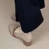 Sapatos femininos retrô estilo francês de corte baixo, novo modelo outono 2026, couro macio, sola macia, de calçar, bico redondo, salto grosso, sapatos versáteis para mães