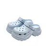 Zapatos de Agujeros EVA Refrescantes de Verano para Mujer 2026 Nuevo Estilo Casual que Aumenta la Altura Chanclas de Playa Antideslizantes para Exteriores de Punta Cerrada